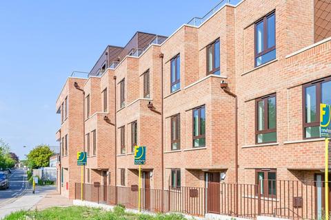 60 Larkshall Road, London E4 4 bed house for sale