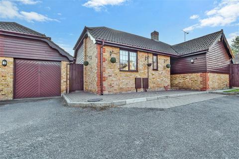 Crompton Gardens, Maidstone ME15 2 bed detached bungalow for sale
