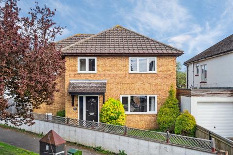 Blumfield Crescent, Slough SL1 4 bed detached house for sale