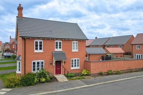 Russett Avenue, Off The Longshoot 3 bed detached house for sale