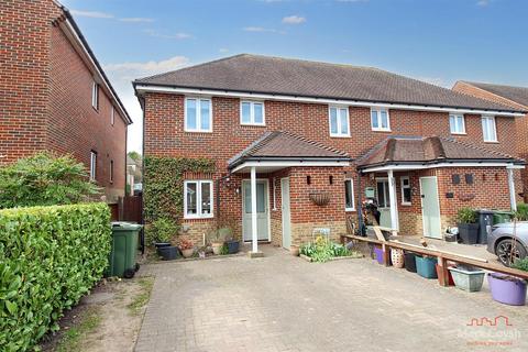Norwood Close, Leatherhead KT24 2 bed end of terrace house for sale