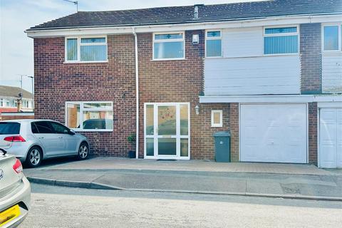 Farnworth Close, Leicester LE4 5 bed semi
