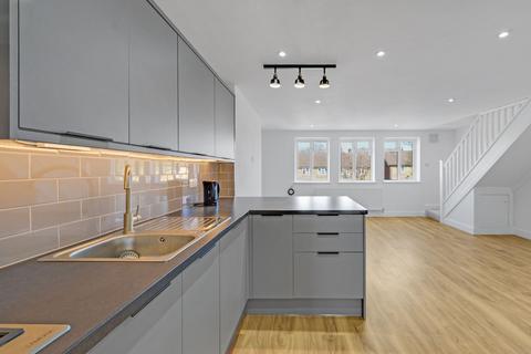 Epsom KT19 2 bed flat for sale