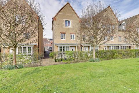 Tagalie Square, Worthing BN13 4 bed end of terrace house for sale