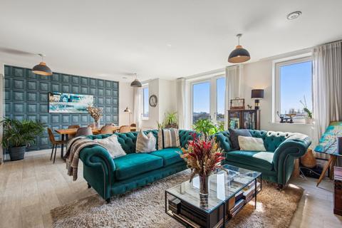 Knightwood Court, Colonnade Gardens... 2 bed flat for sale