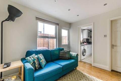 Acton Lane, Acton, London, W3 2 bed flat for sale