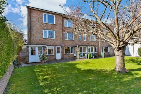 Main Road, Longfield DA3 2 bed ground floor maisonette for sale