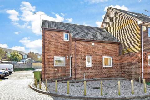 Sanders Court, Sheerness ME12 2 bed end of terrace house for sale
