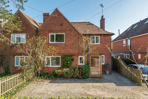 Woodcote,  South Oxfordshire,  RG8 3 bed semi