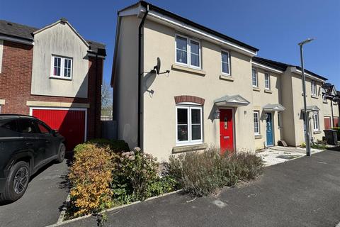 Clapham Close, Swindon SN2 3 bed end of terrace house for sale