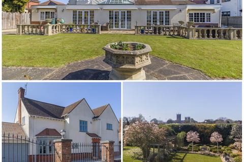 Lee Road, Lincoln, Lincolnshire, LN2 5 bed detached house for sale