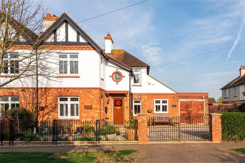 Egmont Avenue, Stony Stratford... 3 bed semi