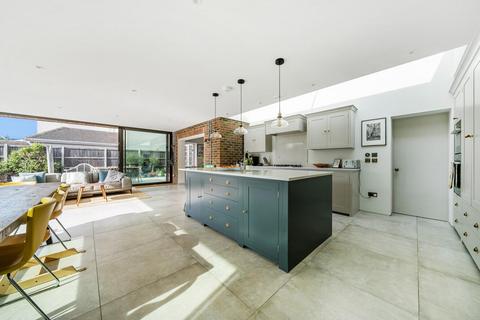 Fox Lane, Keston, Kent, BR2 4 bed detached house for sale