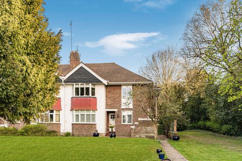 Madison Gardens, Bromley BR2 2 bed maisonette for sale