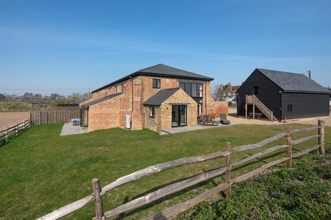 Frognal Farm Barns, Teynham 4 bed end of terrace house for sale