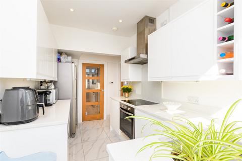 Lingfield Road, Gravesend DA12 3 bed terraced house for sale