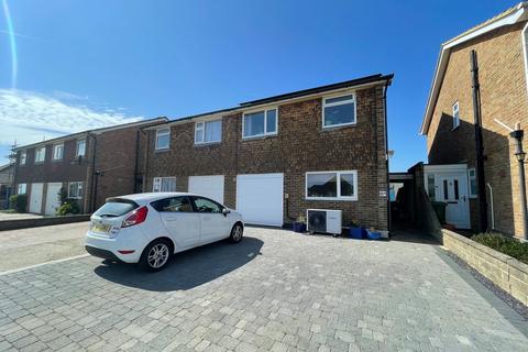 Hoddern Avenue, Peacehaven, BN10 7JB 3 bed semi