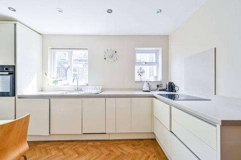 Senrab Street, Stepney, London, E1 2 bed flat for sale