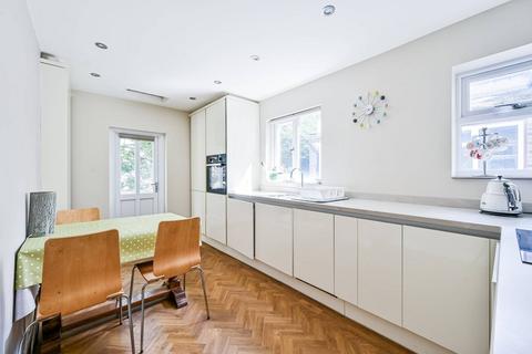 Senrab Street, Stepney, London, E1 2 bed flat for sale