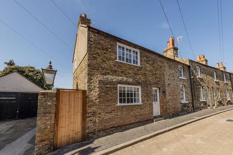 Paradise Row, Sandwich 3 bed end of terrace house for sale