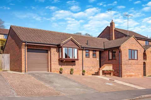 Foscote Rise, Banbury 3 bed detached bungalow for sale