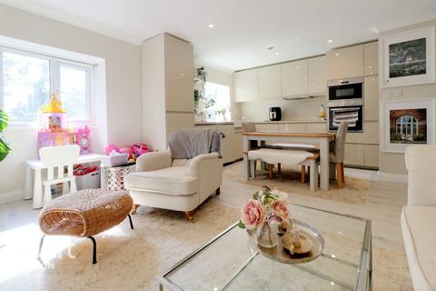 Coulsdon Road, Coulsdon 1 bed flat for sale
