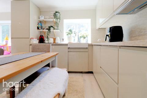 Coulsdon Road, Coulsdon 1 bed flat for sale