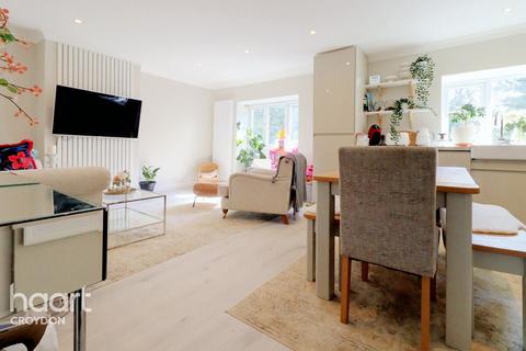 Coulsdon Road, Coulsdon 1 bed flat for sale