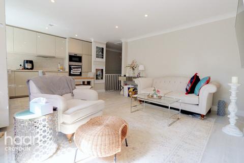 Coulsdon Road, Coulsdon 1 bed flat for sale