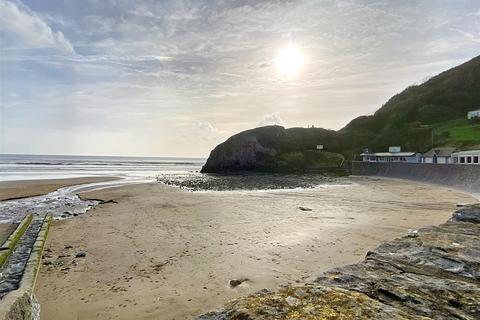 The Waterfront, Marsh Road... 2 bed flat for sale