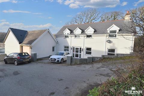 Wisemans Bridge, Saundersfoot 4 bed semi