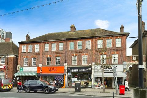 High Street, Surrey KT3 3 bed flat for sale