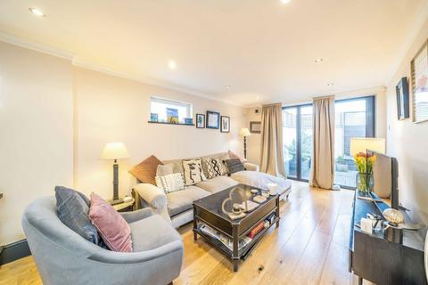 Lavender Hill, London SW11 1 bed flat for sale