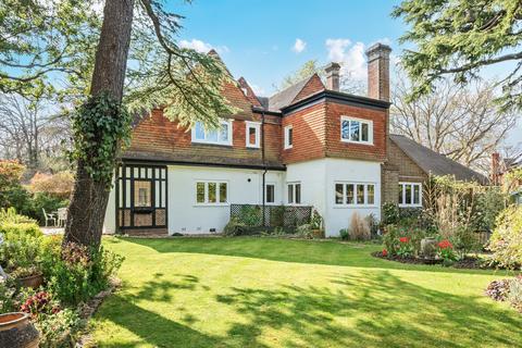 Burnhams Road, Little Bookham, KT23 2 bed flat for sale