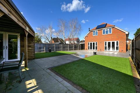 Ashdene Road, Guildford GU12 4 bed detached house for sale