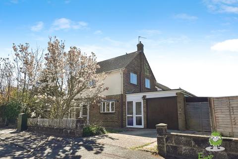 Chandler Road, Basingstoke... 3 bed detached house for sale