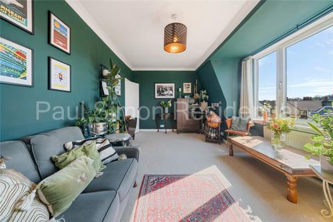 Grand Parade, Green Lanes, London, N4 2 bed apartment for sale