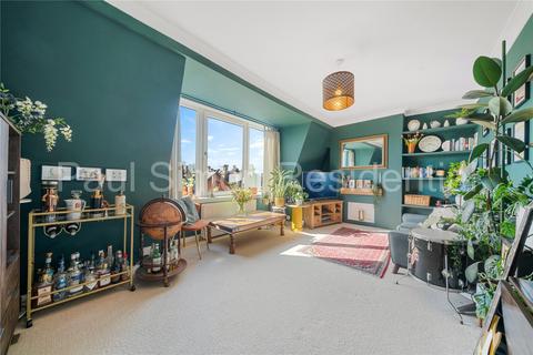 Grand Parade, Green Lanes, London, N4 2 bed apartment for sale