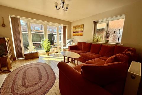 Meadowfield Road, Bridlington, East ... 3 bed semi
