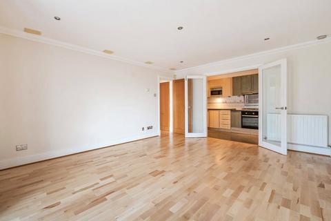 Twickenham Road, Teddington, TW11 2 bed flat for sale