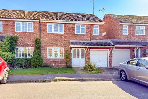 Cranbourne Drive, Harpenden... 4 bed semi