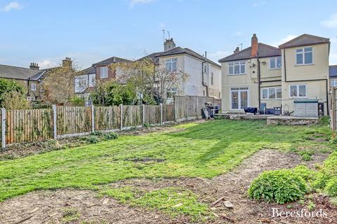 Athelstan Road, Romford, RM3 5 bed detached house for sale