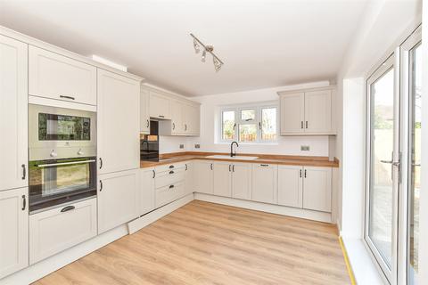 Cranbrook Road, Staplehurst, Kent 3 bed semi