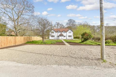 Cranbrook Road, Staplehurst, Kent 3 bed semi