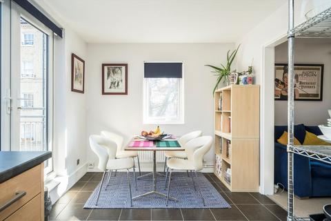 Blue Anchor Yard, London E1 3 bed flat for sale