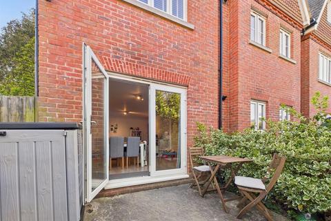 Ifield Road, Crawley RH11 2 bed flat for sale