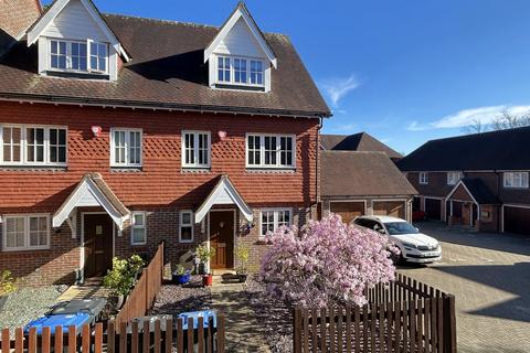 Hawthorn Place, Haywards Heath RH16 5 bed end of terrace house for sale