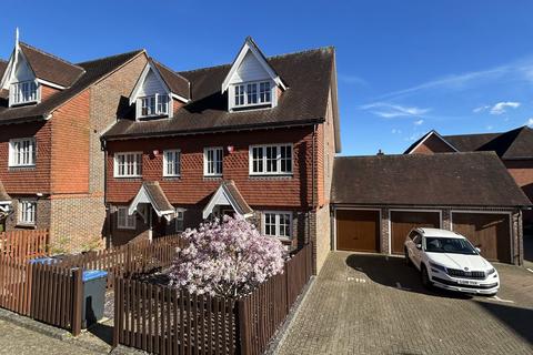 Hawthorn Place, Haywards Heath RH16 5 bed end of terrace house for sale