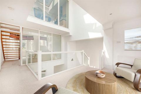 Shandon Road, London SW4 3 bed house for sale