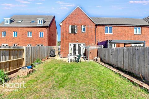 Walker Point Way, Newport 2 bed end of terrace house for sale